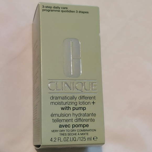 NWT Clinique Dramatically Different Moisturizing Lotion w/Pump - In Box 4.2 floz - Picture 3 of 4